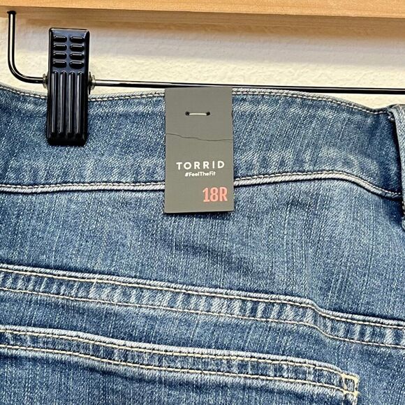 New Torrid Blue Boyfriend Mid-Rise Jeans - Size 18R - Picture 8 of 8